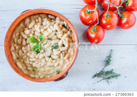 Bowl With White Beans 27360363