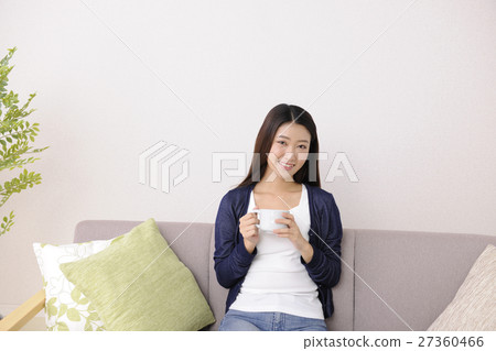 SOHO worker enjoying tea time SOHO worker enjoying tea time 27360466