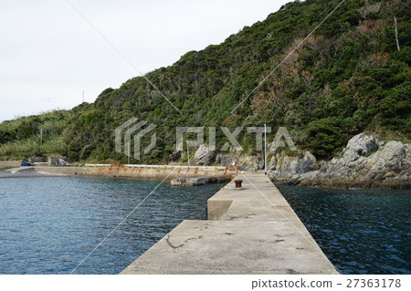 福島市Futoshi-no-makoto-no-hi燈塔前的小碼頭日本長崎縣五島市燈塔前的一個小碼頭 27363178