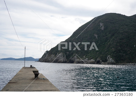 A small wharf in the front of Futoshi-no-makoto-no-hi lighthouse in Fukuejima A small wharf in front of the lighthouse, Nagasaki prefecture Goto City, Japan 27363180