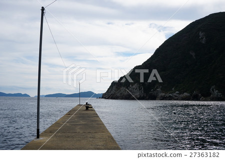 A small wharf in the front of Futoshi-no-makoto-no-hi lighthouse in Fukuejima A small wharf in front of the lighthouse, Nagasaki prefecture Goto City, Japan 27363182