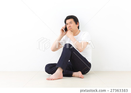 Middle-aged male Middle-aged male 27363383
