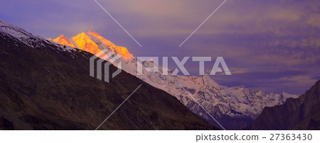 beautifull cloudy sunrise in the mountains 27363430