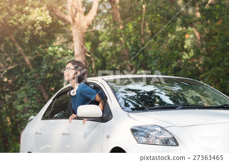 traveler woman breathing fresh nature air 27363465