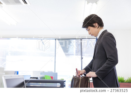 Businessman sorting bags Businessman sorting bags 27363525