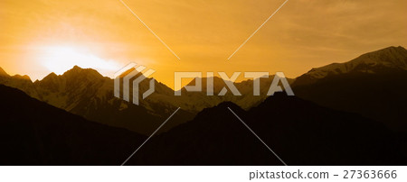 beautifull cloudy sunrise in the mountains 27363666