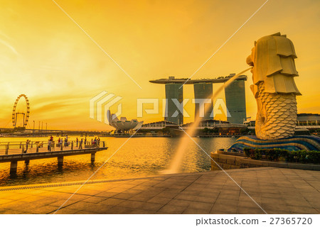 Singapore Skyline and view of skyscrapers 27365720