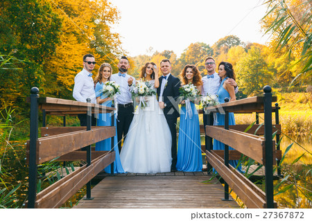 Groomsmen and bridesmaids 27367872