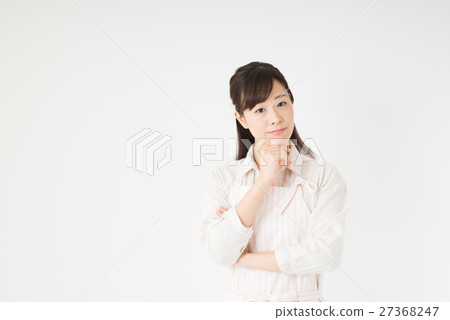 一個圍裙的女人 一個圍裙的女人 27368247