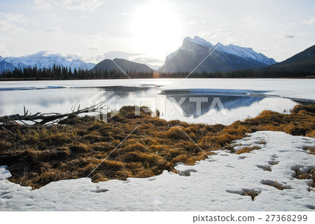 Winter Canadian · Rocky Morning Vermillion · Lake and Randle Mountain 27368299