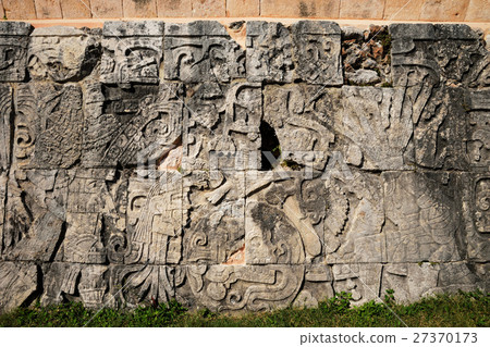 Chichen Ita ruins stadium highlight relief Chichen Ita ruins stadium highlight relief 27370173