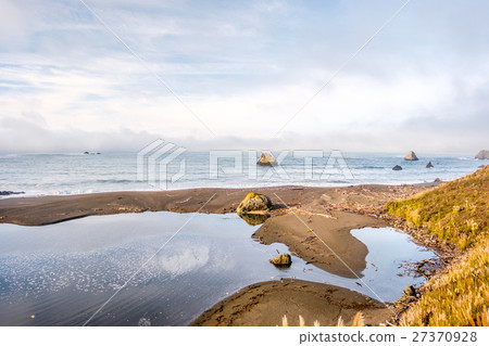 USA Pacific coast landscape, California 27370928