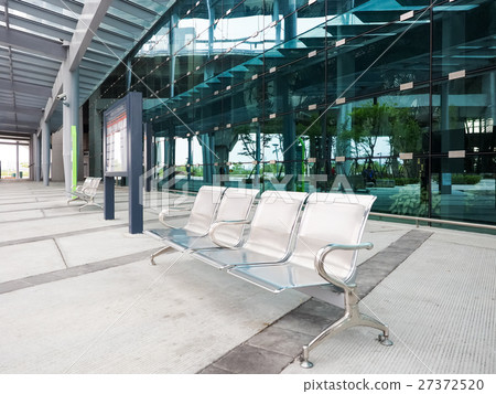 車站外的座椅 車站外的座椅 27372520