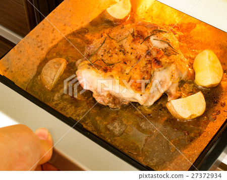 Grilled freshly baked young bird peach meat 27372934