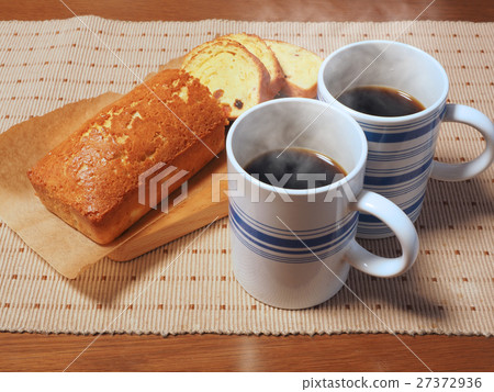Coffee and freshly baked pound cake 27372936