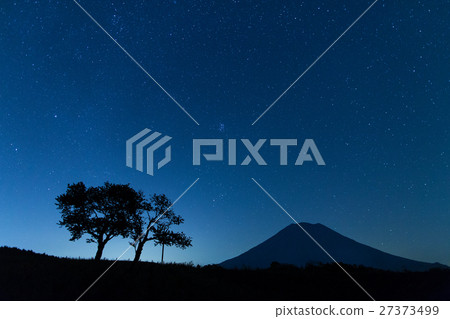 Yotei mountain and twin tree night sky _ Hokkaido Niseko full of sky stars Yotei mountain and twin tree night sky _ Hokkaido Niseko full of sky stars 27373499