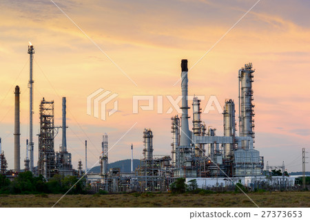 Twilight of oil refinery Twilight of oil refinery 27373653