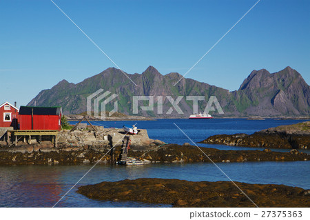 Fishing house 27375363