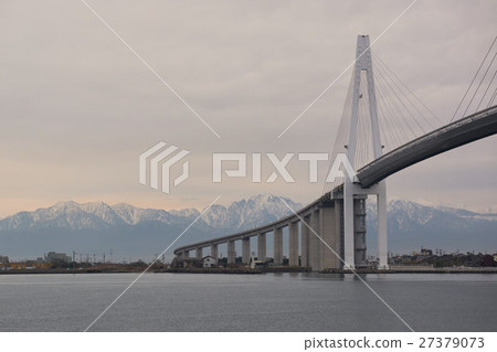 Shinoniti Ohashi橋對立山山脈，富山縣Imizu市 27379073