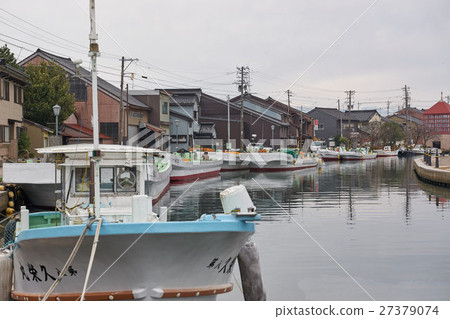 Landscape of fishermen's town, Shinonita Uchikawa, Imizu city, Toyama prefecture 27379074