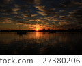 朝陽在海邊 27380206