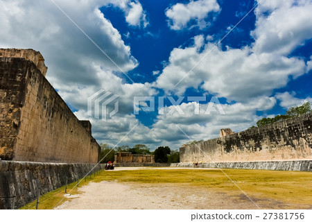 奇琴伊察的體育場景觀 27381756