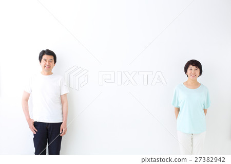 Middle male and female front 27382942