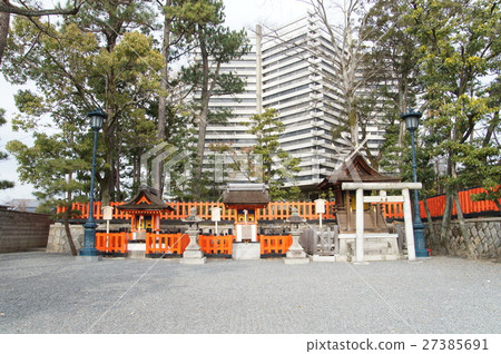 Fushimi-Inari Taisha  27385691