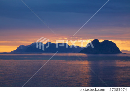 Midnight sun Midnight sun 27385974