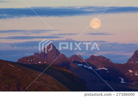 Moon above rocky peaks Moon above rocky peaks 27386000