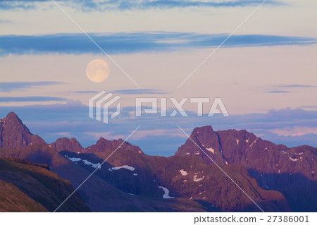 Moon over mountains Moon over mountains 27386001