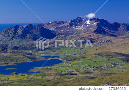 Mountain panorama on Lofoten 27386013