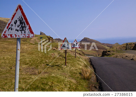 Mountain pass on Isle of Skye Mountain pass on Isle of Skye 27386015
