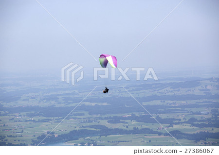 Paragliders flying over Bavarian mountains Paragliders flying over Bavarian mountains 27386067