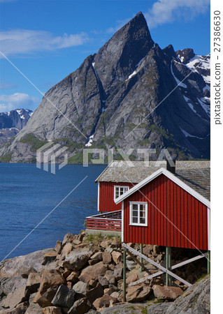 Rorbu hut 27386630