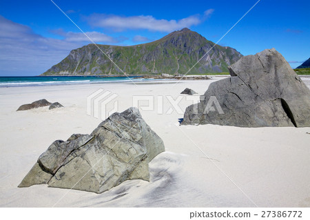Scenic sandy beach on Lofoten 27386772