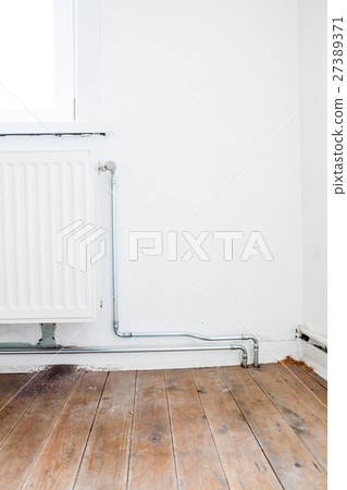 feed to the radiator 27389371