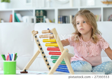 little girl counting 27393553