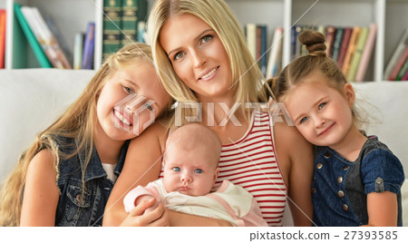 mother with her three daughters 27393585