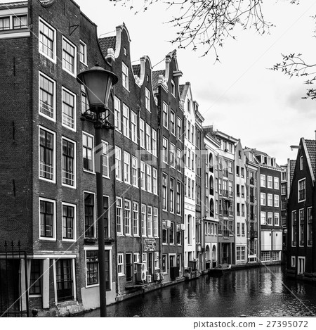Water canal in Amsterdam city centre Water canal in Amsterdam city centre 27395072