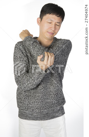 man suffering from elbow pain 27404974