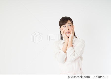 一個圍裙的女人 一個圍裙的女人 27405502