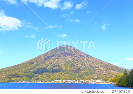 Autumn Okunikko [Mount Nantatai, Lake Chuzenji] 27407139