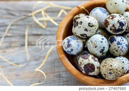 Bowl with quail eggs close up, selective focus. Bowl with quail eggs close up, selective focus. 27407980
