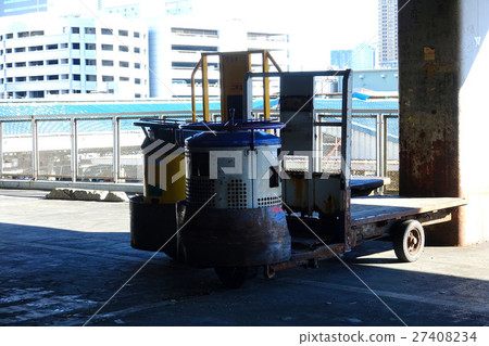 Turret truck of the Tsukiji market last in 2016 27408234