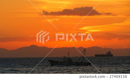 A sunset A sunset 27409138