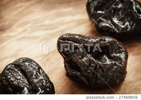 dried plums prunes on wooden table dried plums prunes on wooden table 27409656