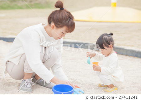Mother and daughter sandy child rearing child rearing Mother and daughter sandy child rearing child rearing 27411241