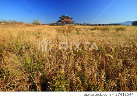 Winter sunny Heijo-kyo site · Great pole Winter sunny Heijo-kyo site · Great pole 27411544