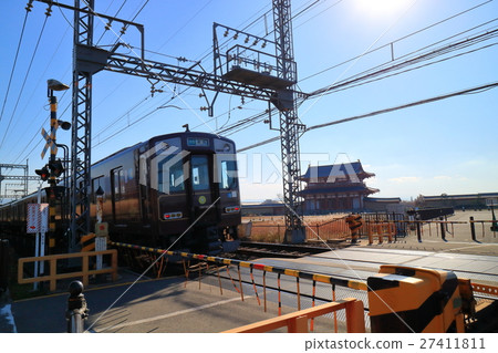 Heijokakyo site · Suzaku gate and Kintetsu train Heijokakyo site · Suzaku gate and Kintetsu train 27411811